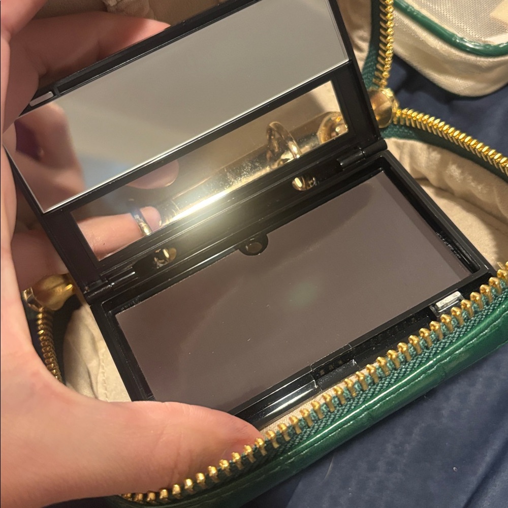 New Trish Mcevoy small green makeup Planner - Picture 6 of 8